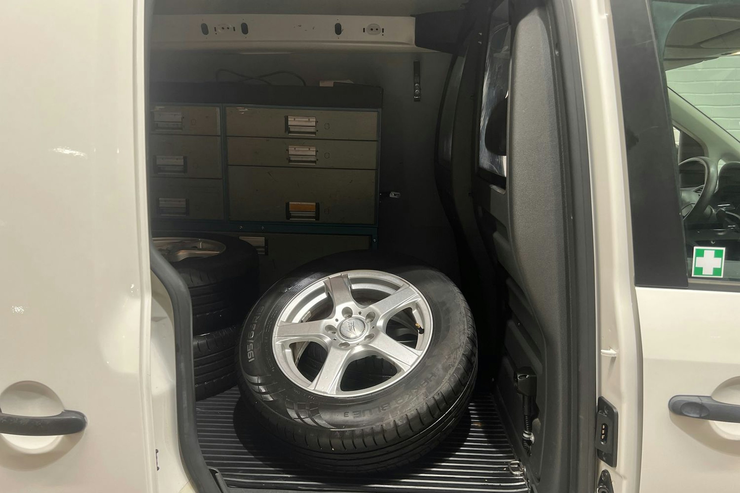 Valkoinen Volkswagen CADDY 2010 kuva 17.