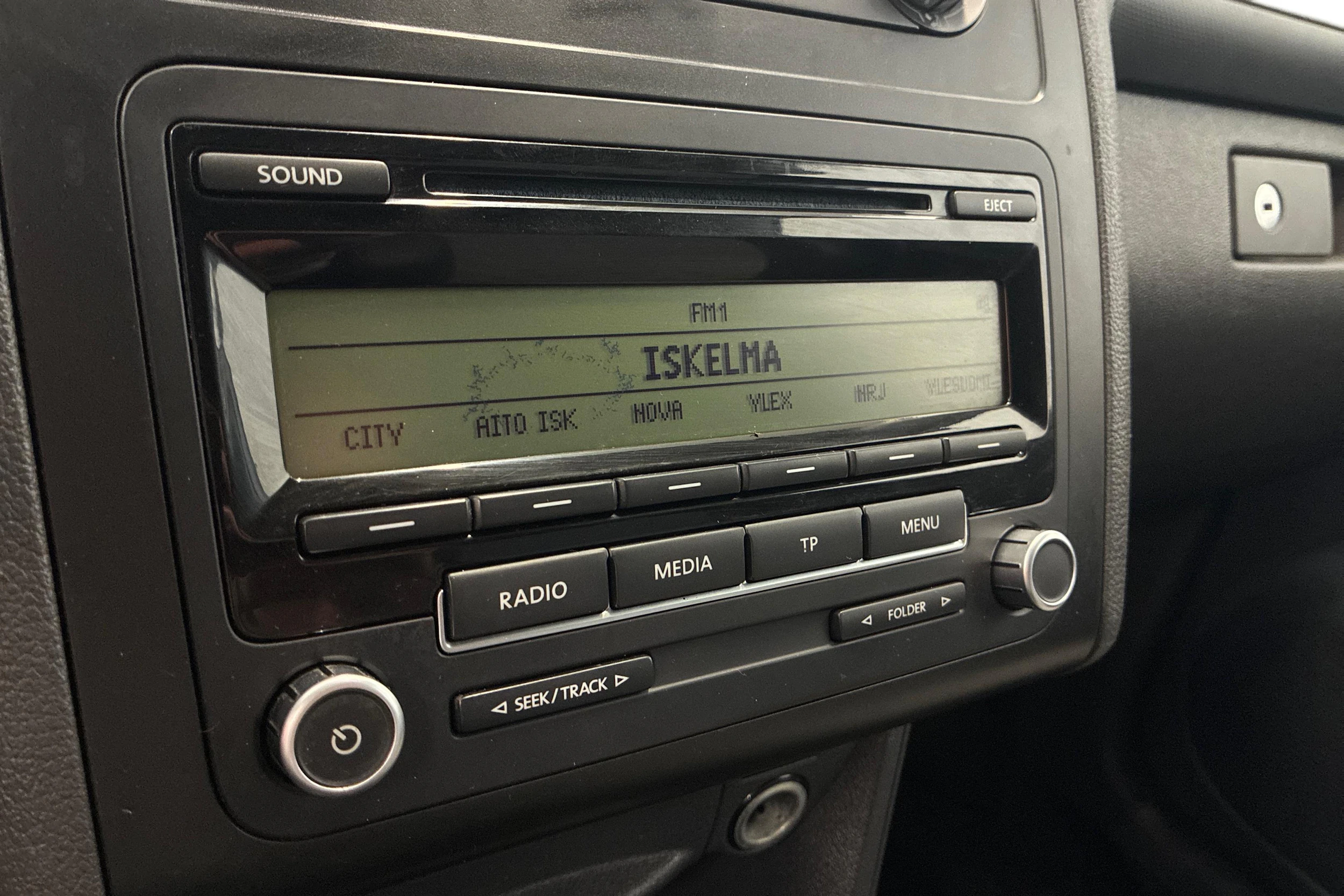 valkoinen Volkswagen Caddy 2010 kuva 9.