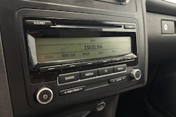 valkoinen Volkswagen Caddy 2010 kuva 9.