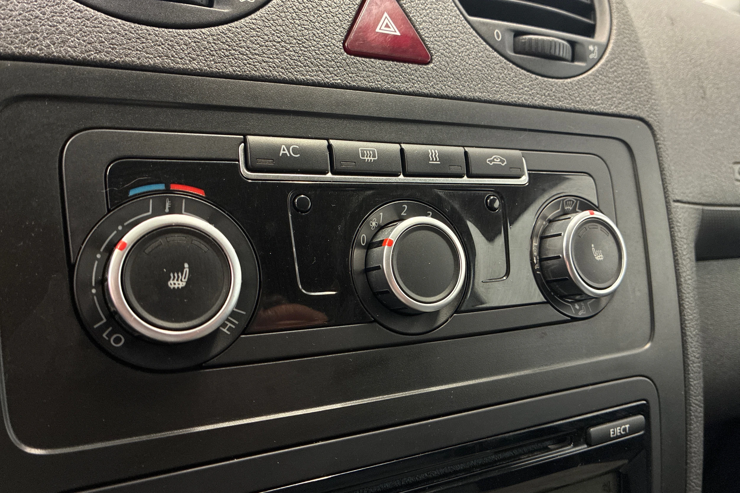 valkoinen Volkswagen Caddy 2010 kuva 10.