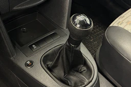 valkoinen Volkswagen Caddy 2010 kuva 11.