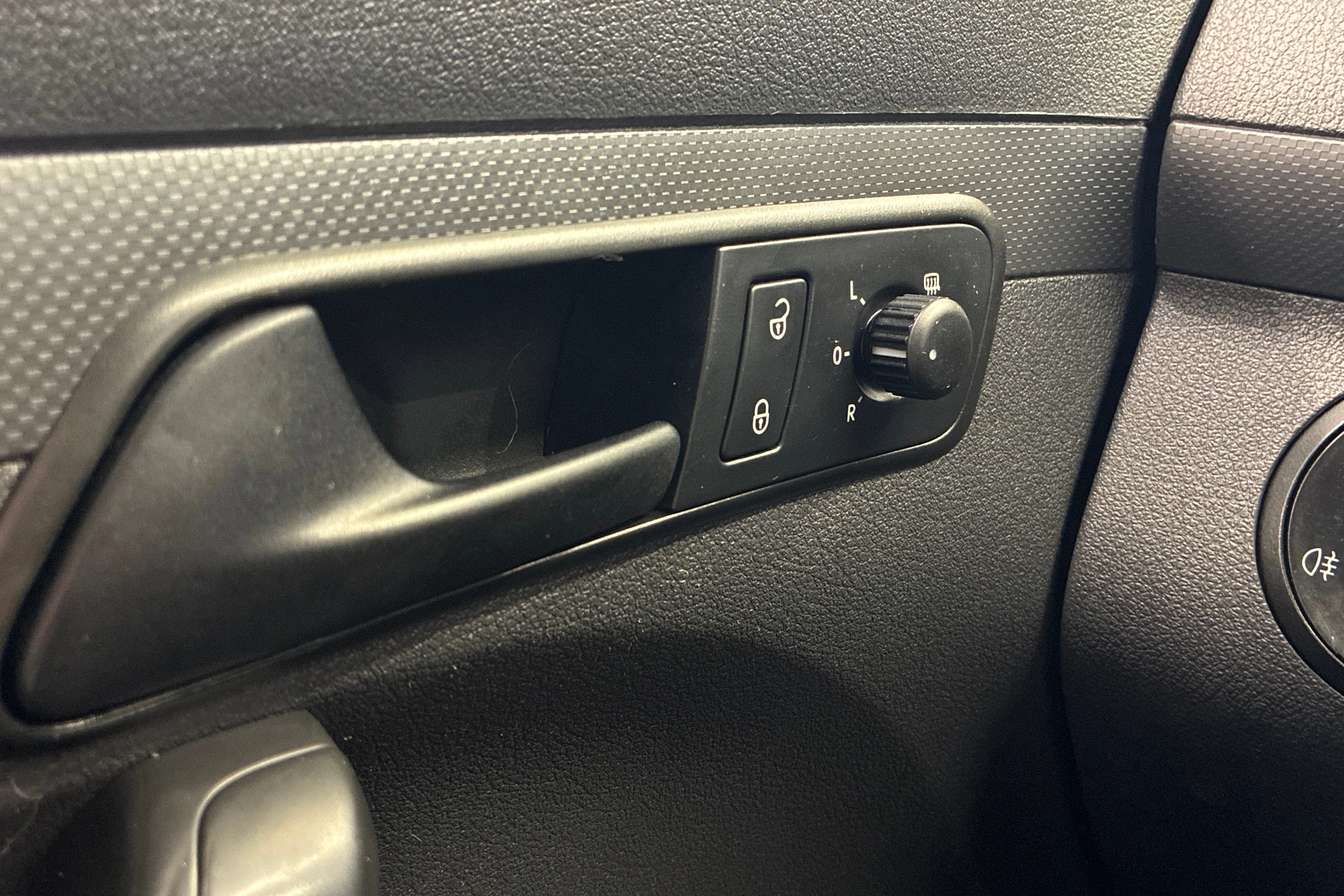 valkoinen Volkswagen Caddy 2010 kuva 12.