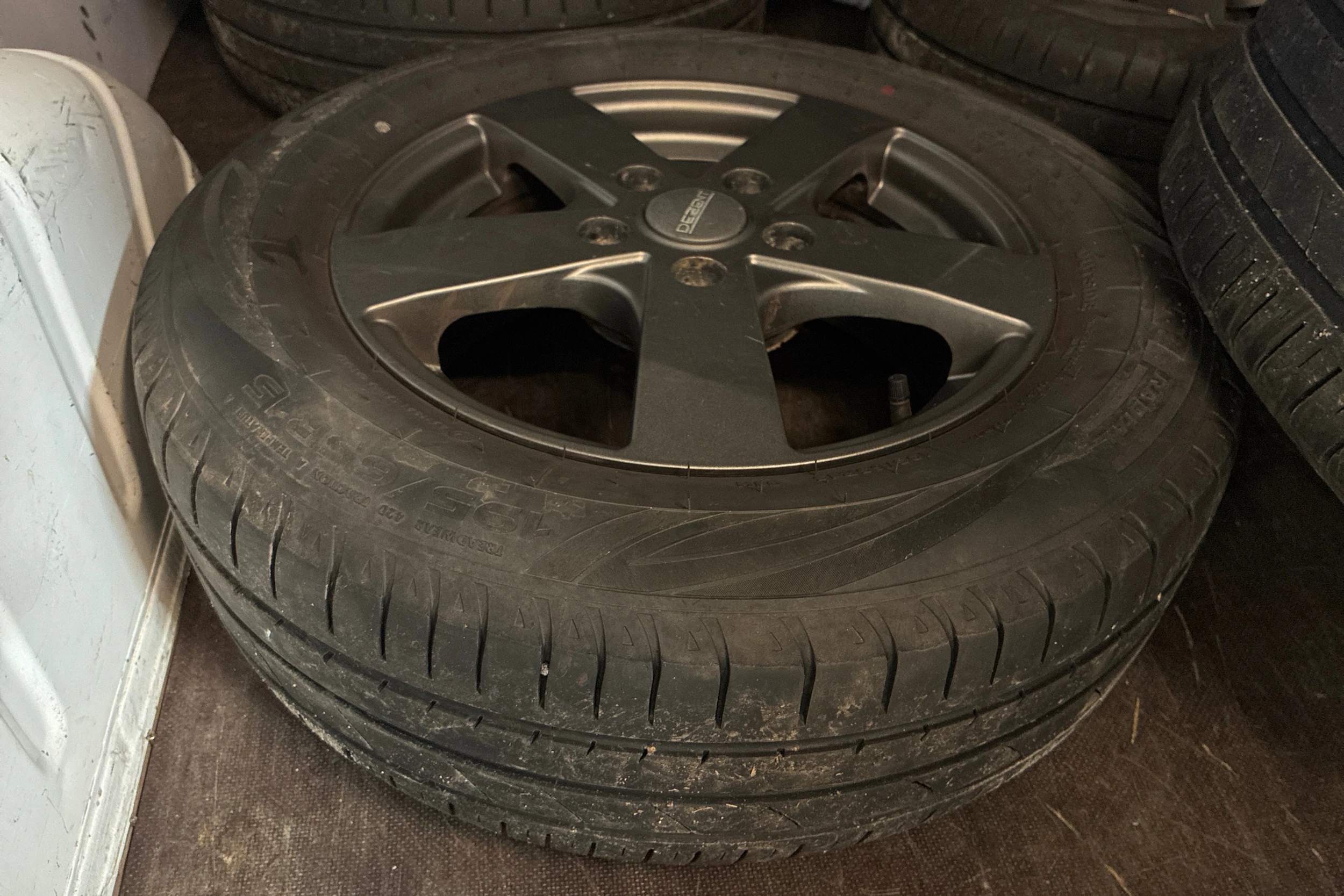 valkoinen Volkswagen Caddy 2010 kuva 15.