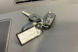 valkoinen Volkswagen Caddy 2010 kuva 17.