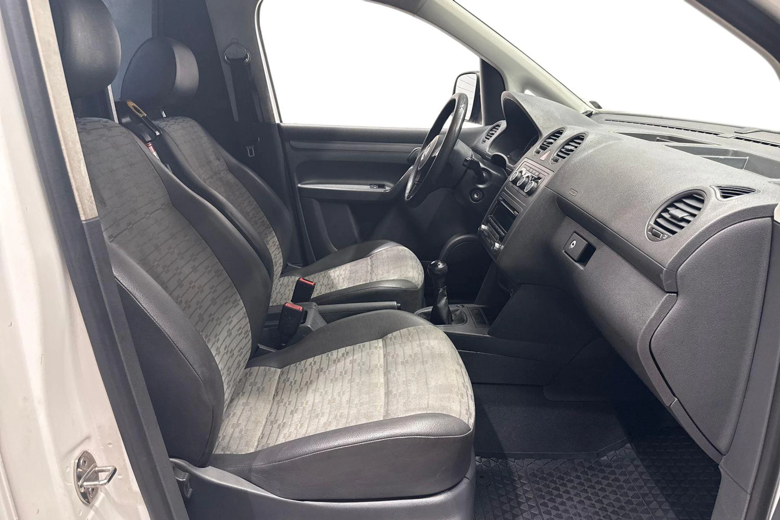 valkoinen Volkswagen Caddy 2011 kuva 11.