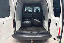 valkoinen Volkswagen Caddy 2011 kuva 16.