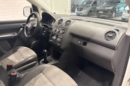 valkoinen Volkswagen Caddy 2011 kuva 18.