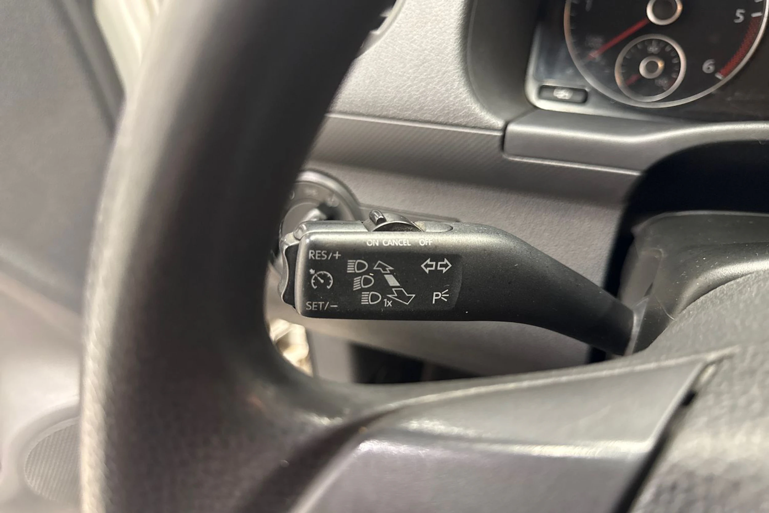 valkoinen Volkswagen Caddy 2011 kuva 22.