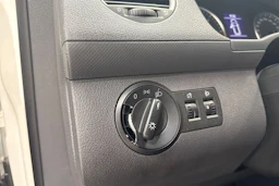 valkoinen Volkswagen Caddy 2011 kuva 23.
