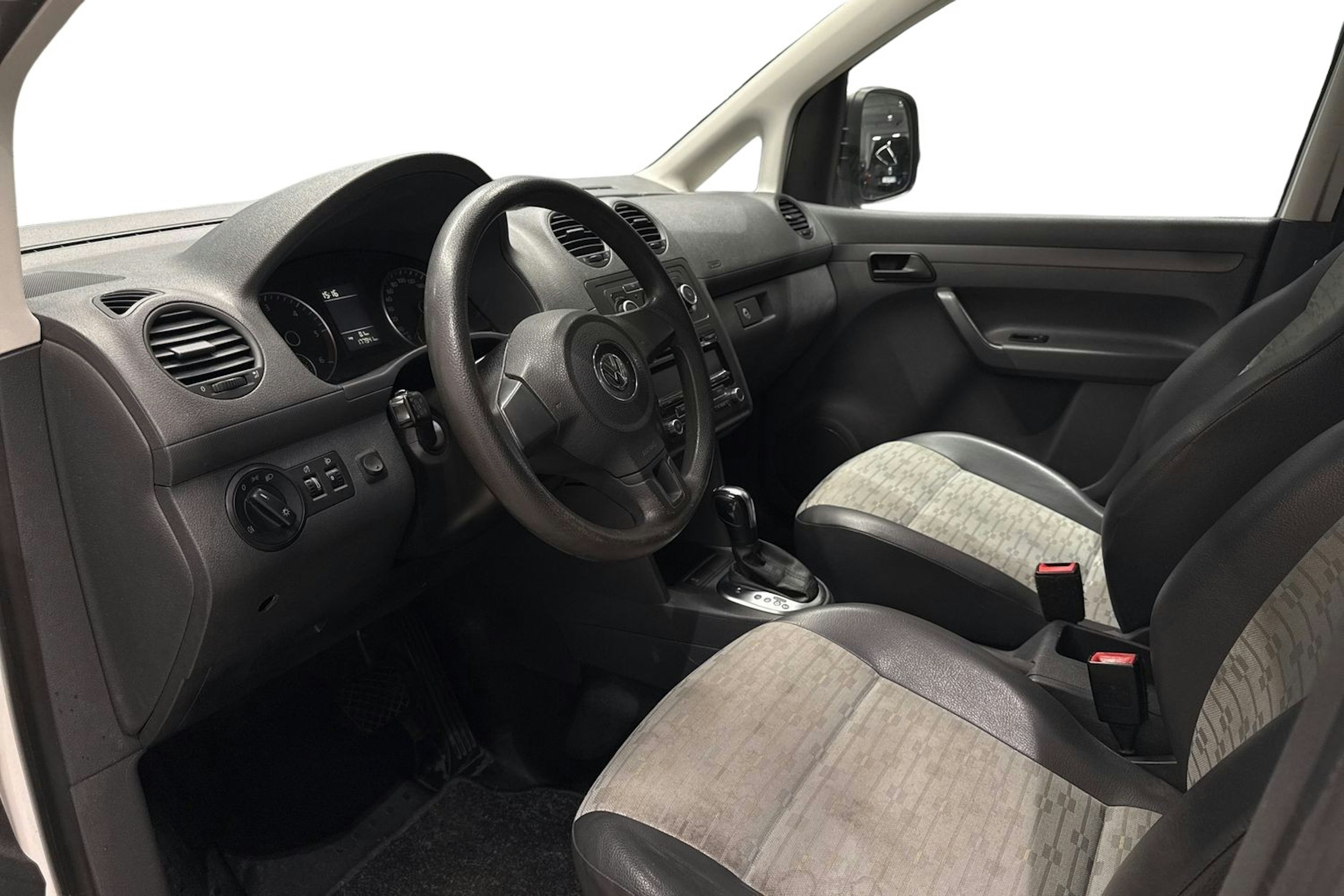 valkoinen Volkswagen Caddy 2011 kuva 7.