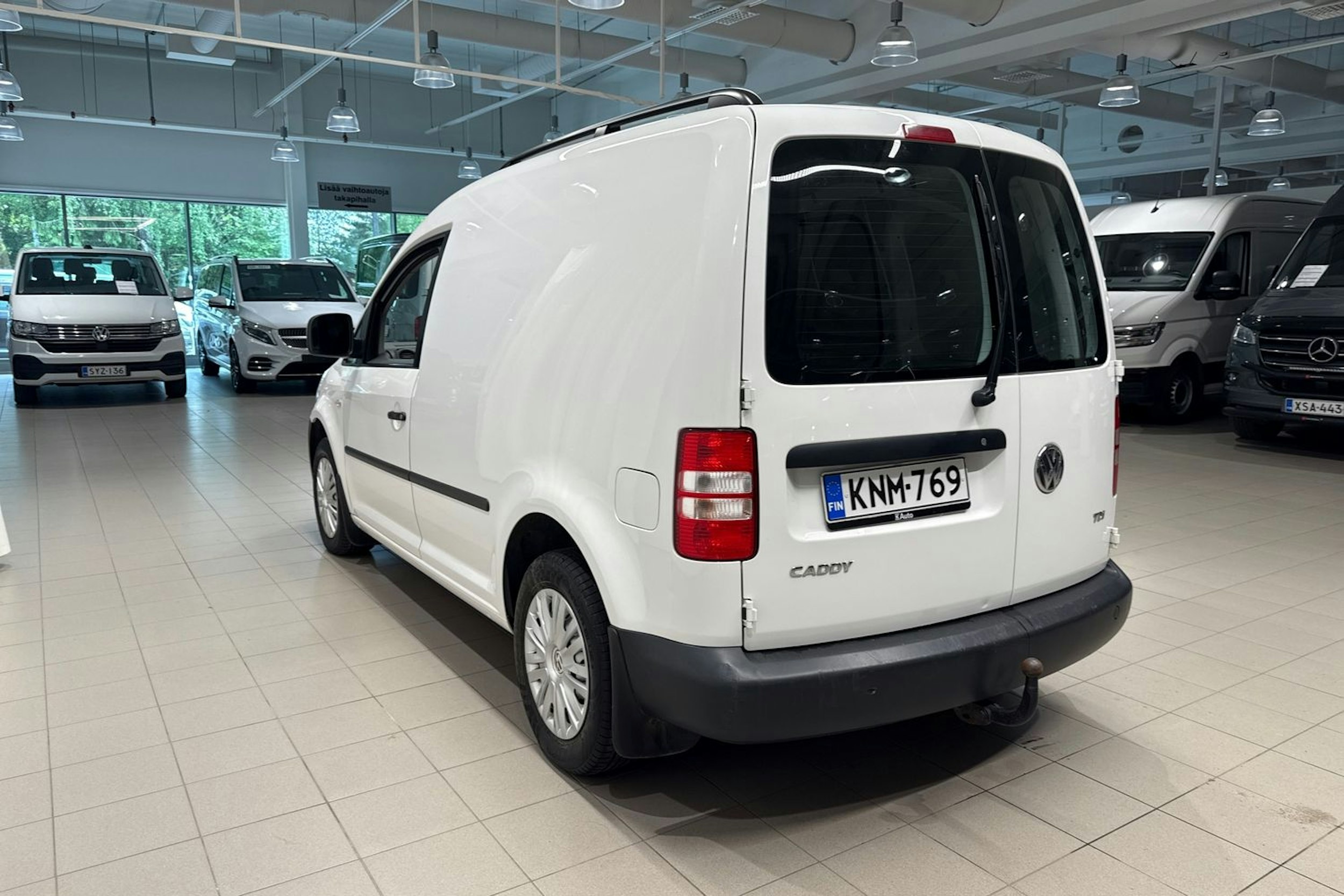 valkoinen Volkswagen Caddy 2011 kuva 14.