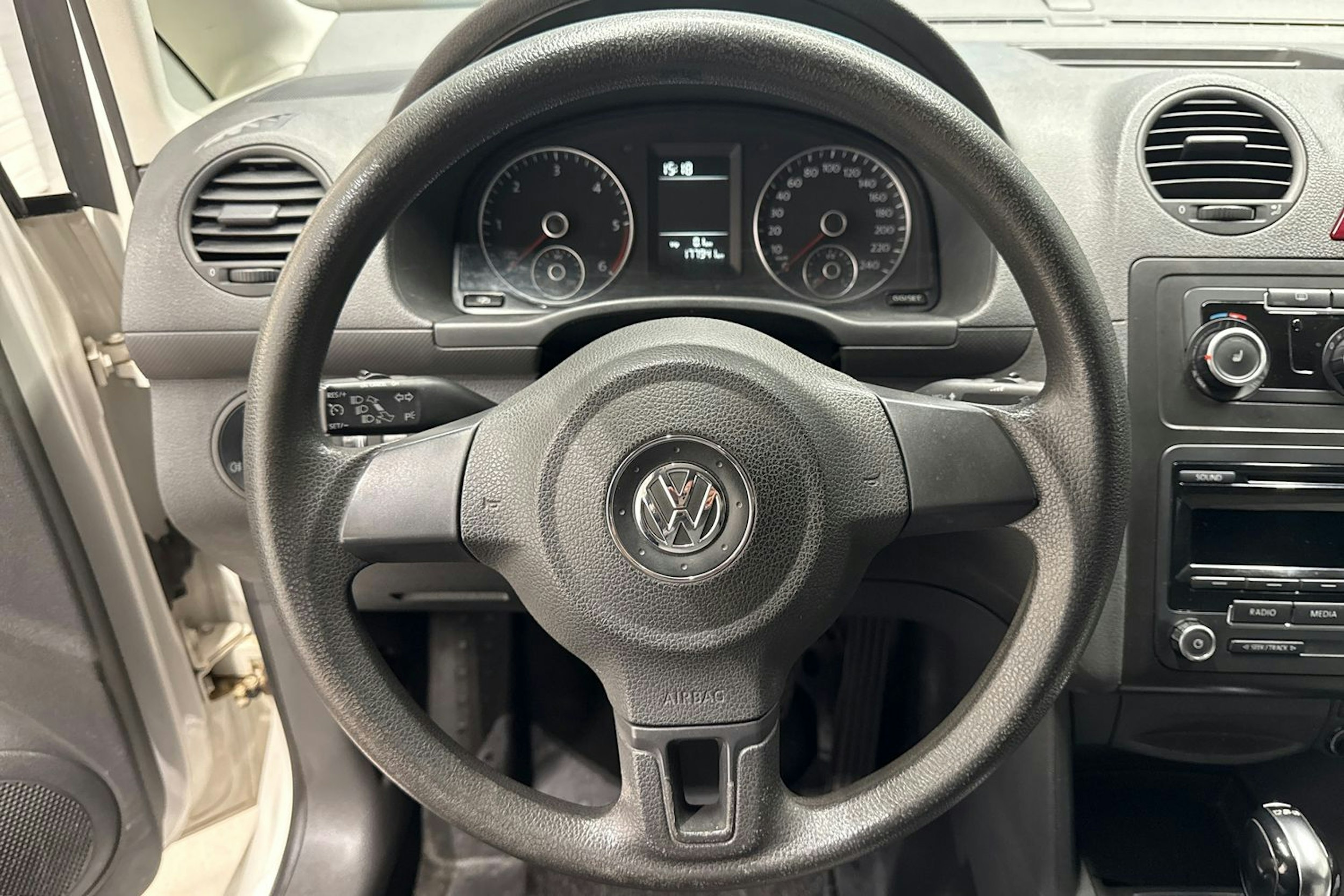valkoinen Volkswagen Caddy 2011 kuva 17.