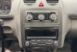 valkoinen Volkswagen Caddy 2011 kuva 18.