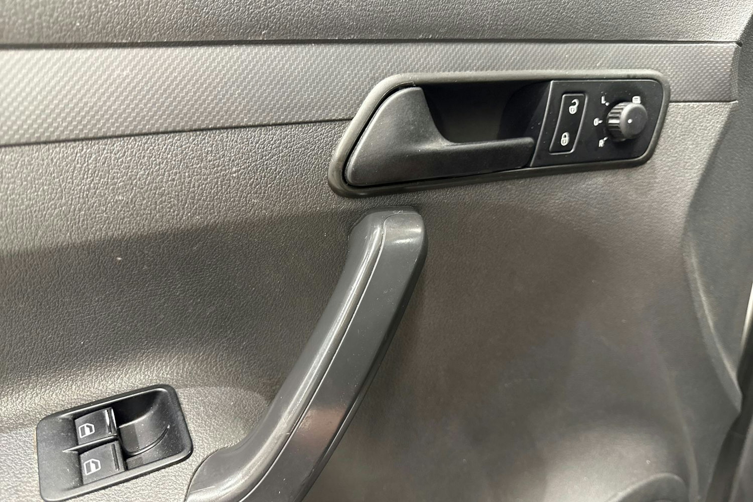 valkoinen Volkswagen Caddy 2011 kuva 20.