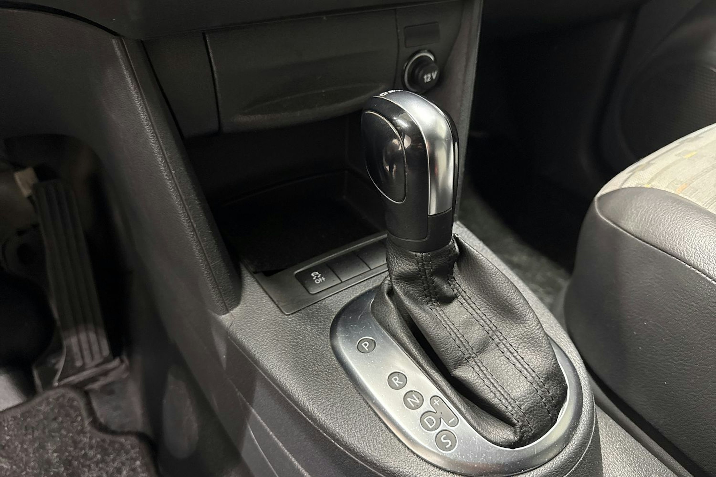 valkoinen Volkswagen Caddy 2011 kuva 21.