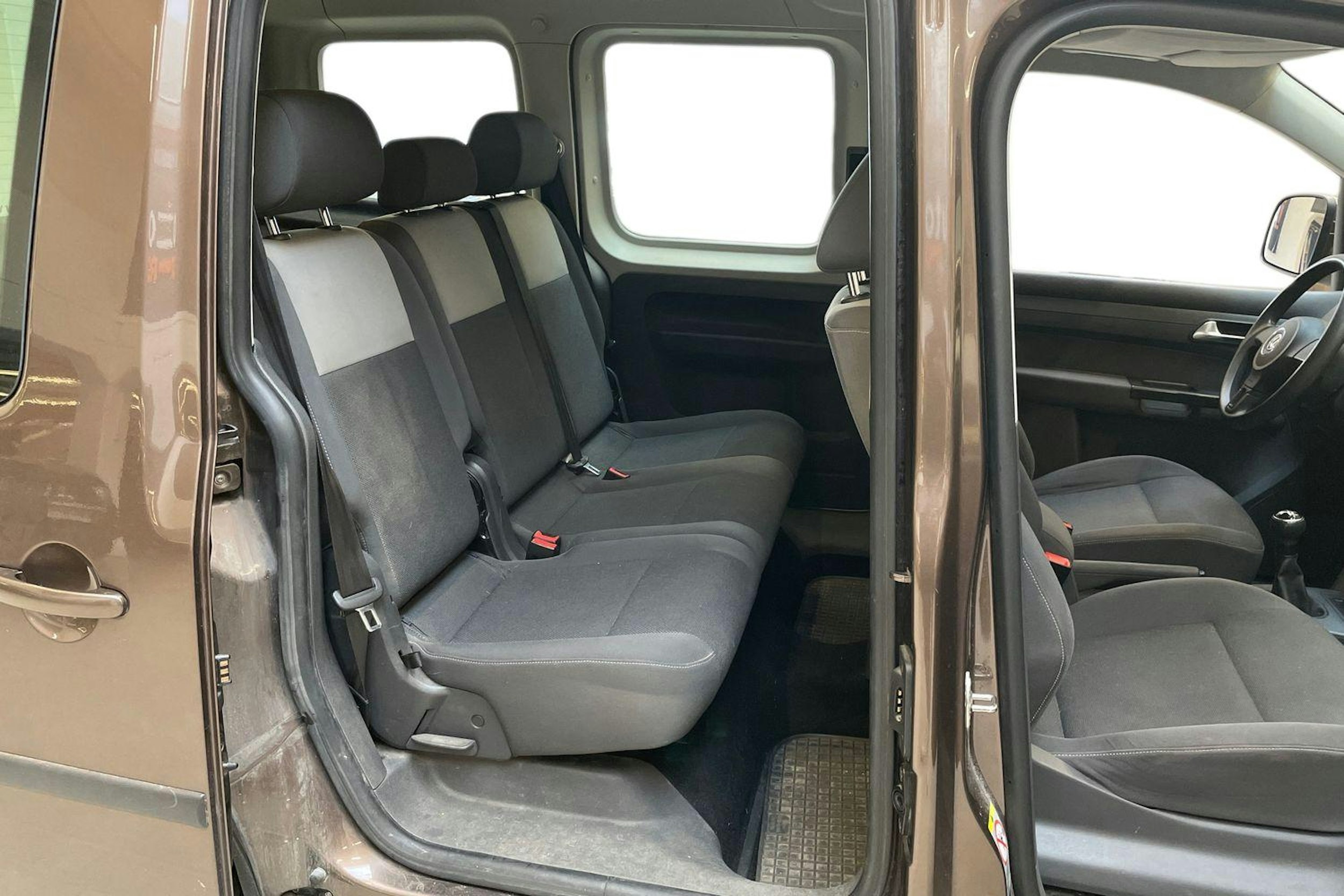 ruskea (beige) Volkswagen Caddy 2011 kuva 9.