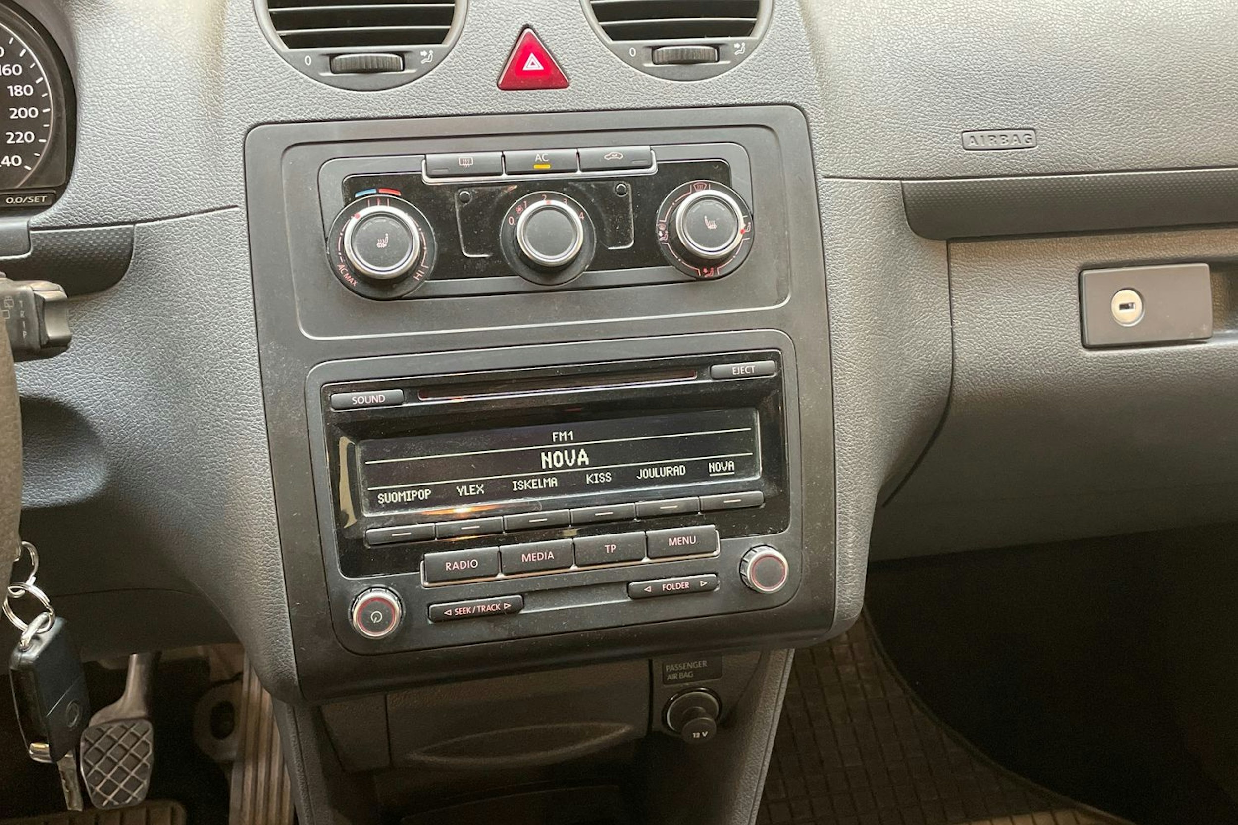 ruskea (beige) Volkswagen Caddy 2011 kuva 16.