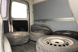 valkoinen Volkswagen Caddy 2012 kuva 12.