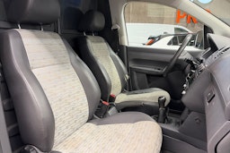 valkoinen Volkswagen Caddy 2012 kuva 15.