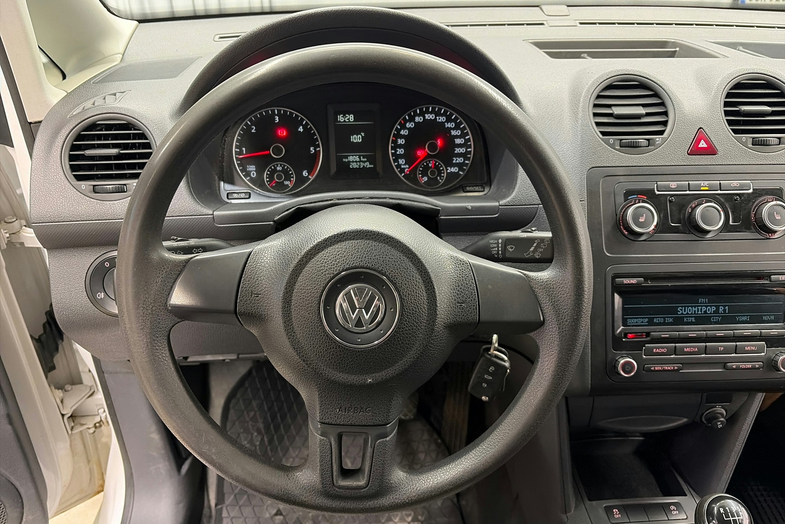 valkoinen Volkswagen Caddy 2012 kuva 16.