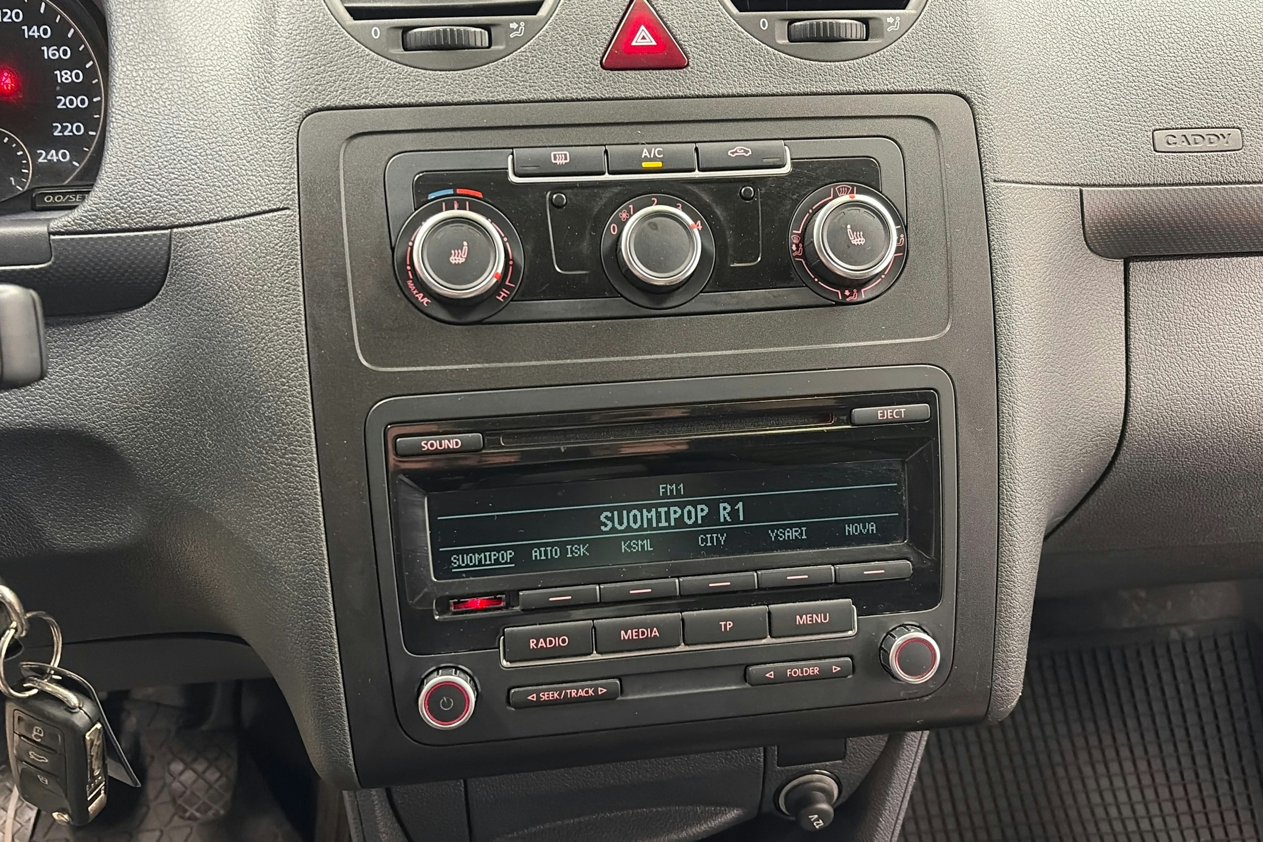 valkoinen Volkswagen Caddy 2012 kuva 17.