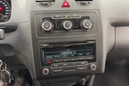 valkoinen Volkswagen Caddy 2012 kuva 17.