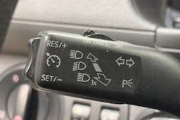 valkoinen Volkswagen Caddy 2012 kuva 18.