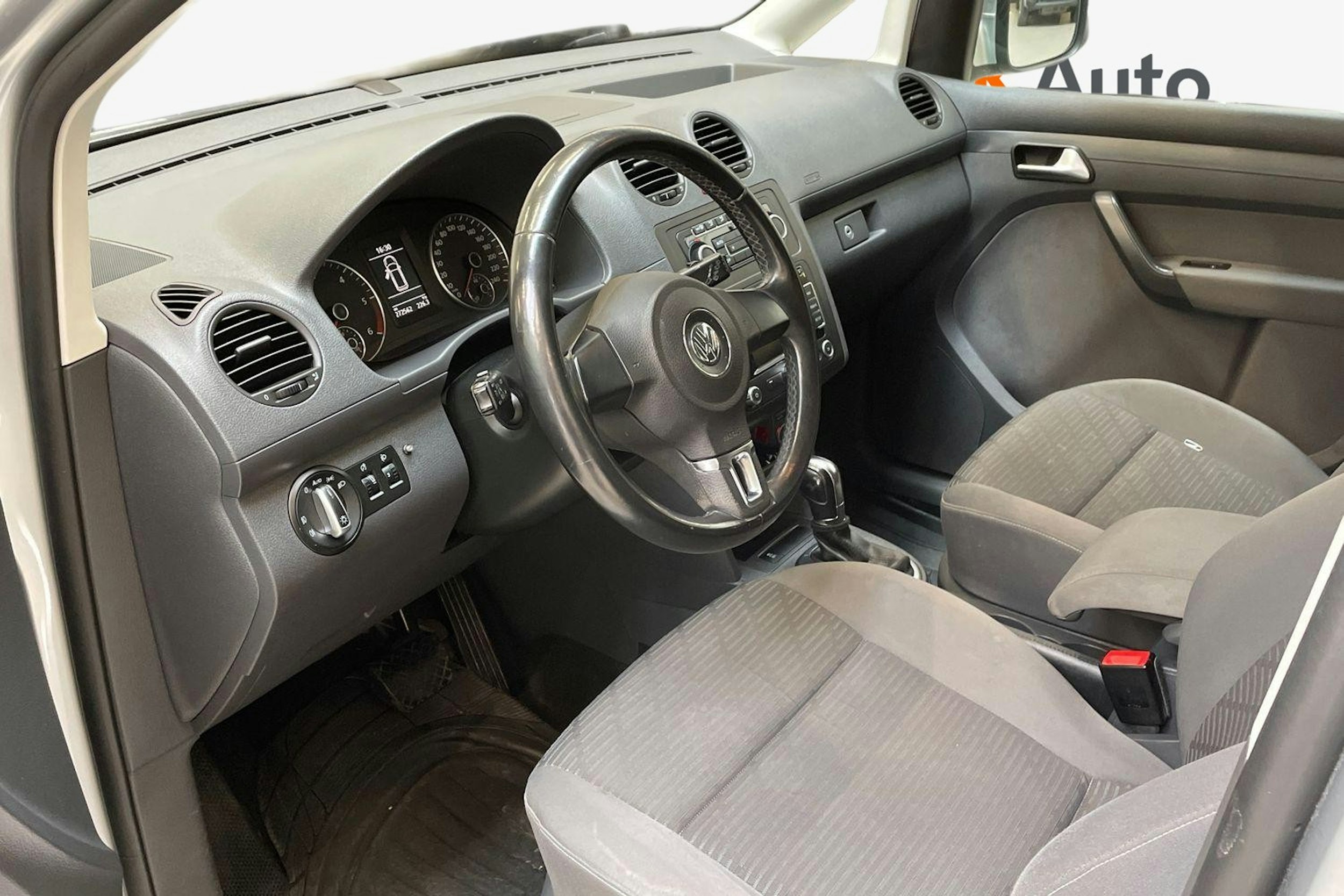 harmaa Volkswagen Caddy 2012 kuva 2.