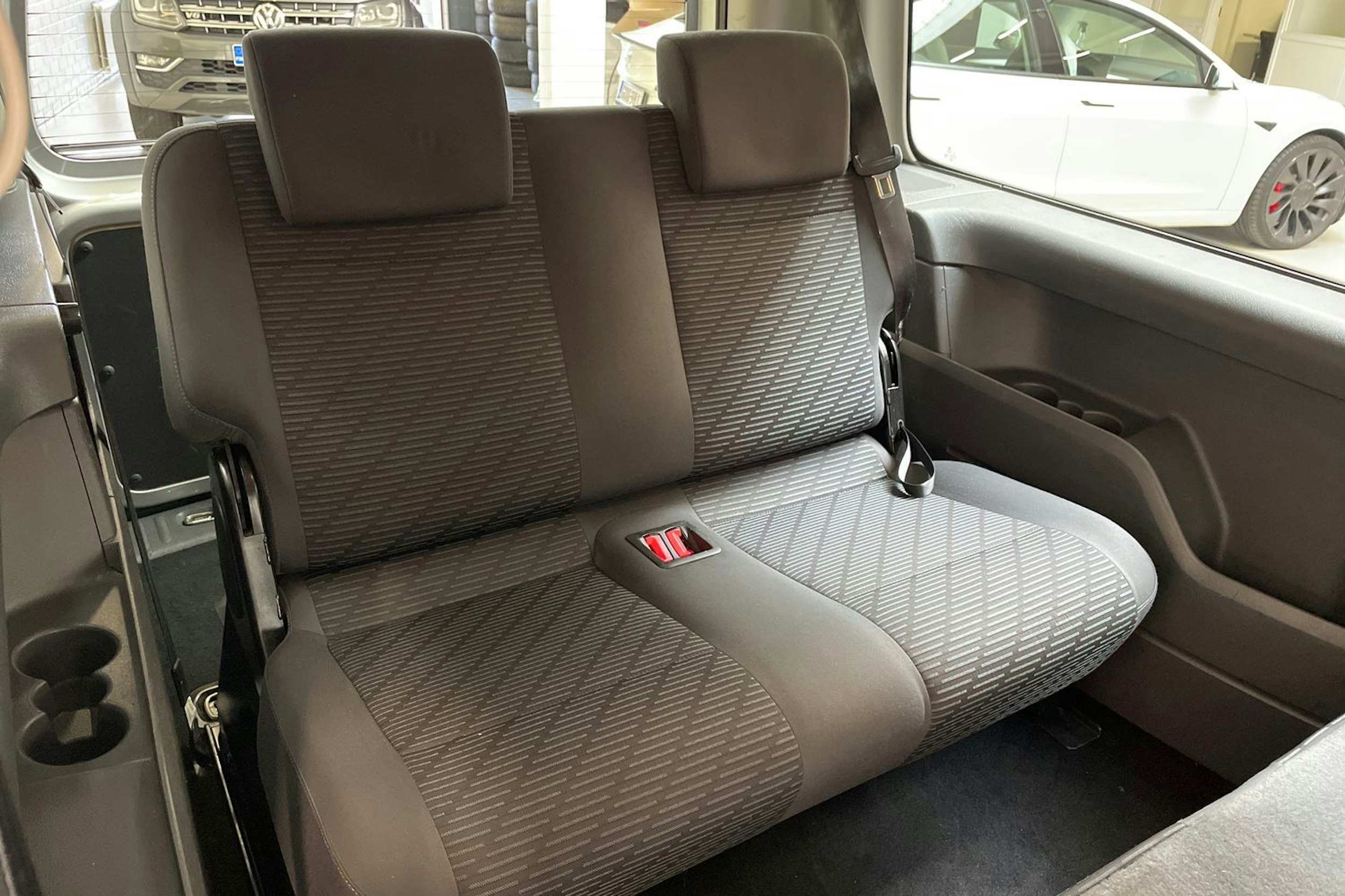 harmaa Volkswagen Caddy 2012 kuva 11.