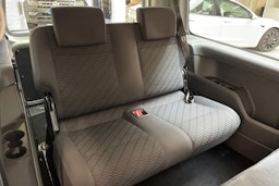 harmaa Volkswagen Caddy 2012 kuva 11.