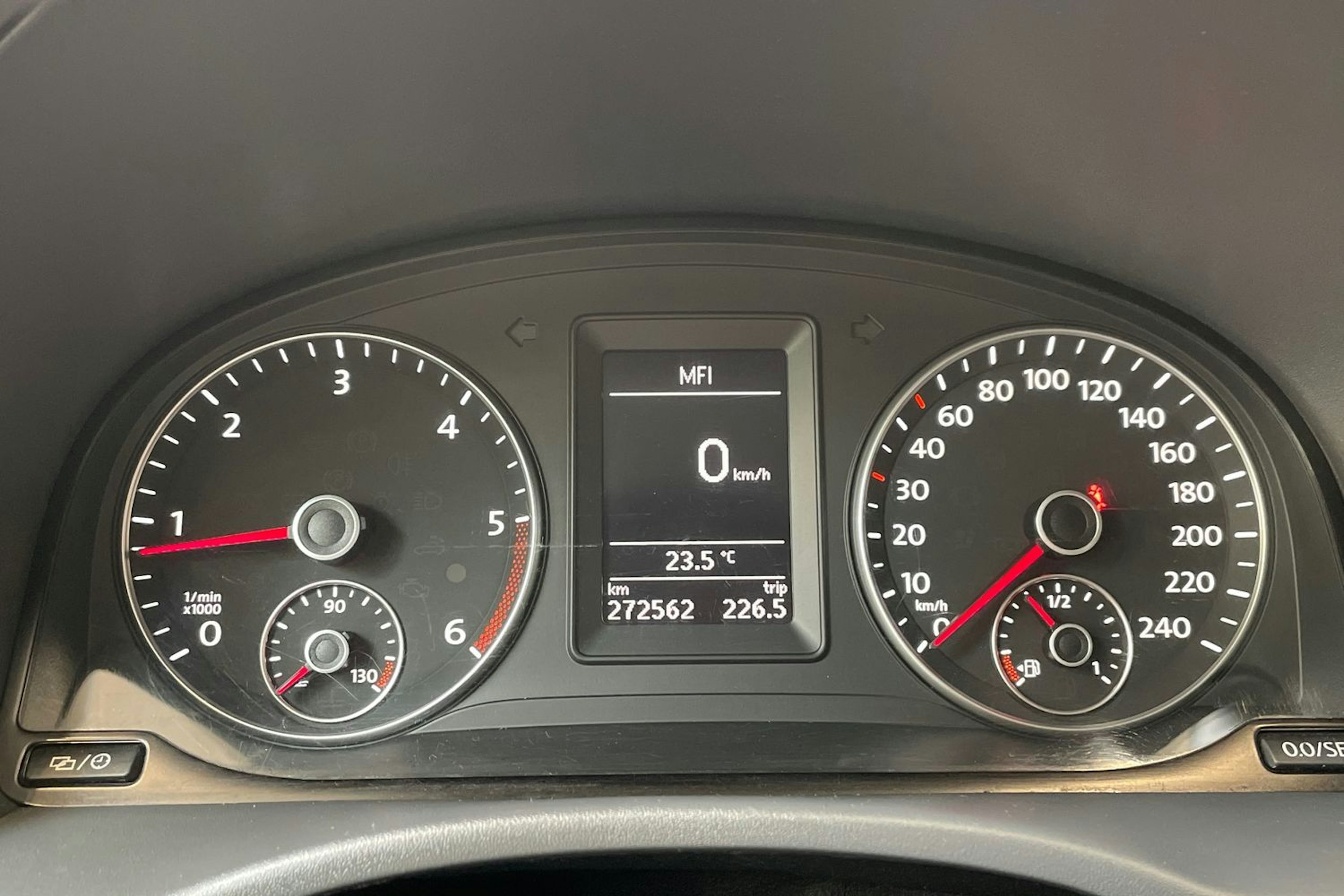 harmaa Volkswagen Caddy 2012 kuva 12.