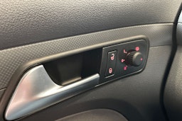harmaa Volkswagen Caddy 2012 kuva 16.