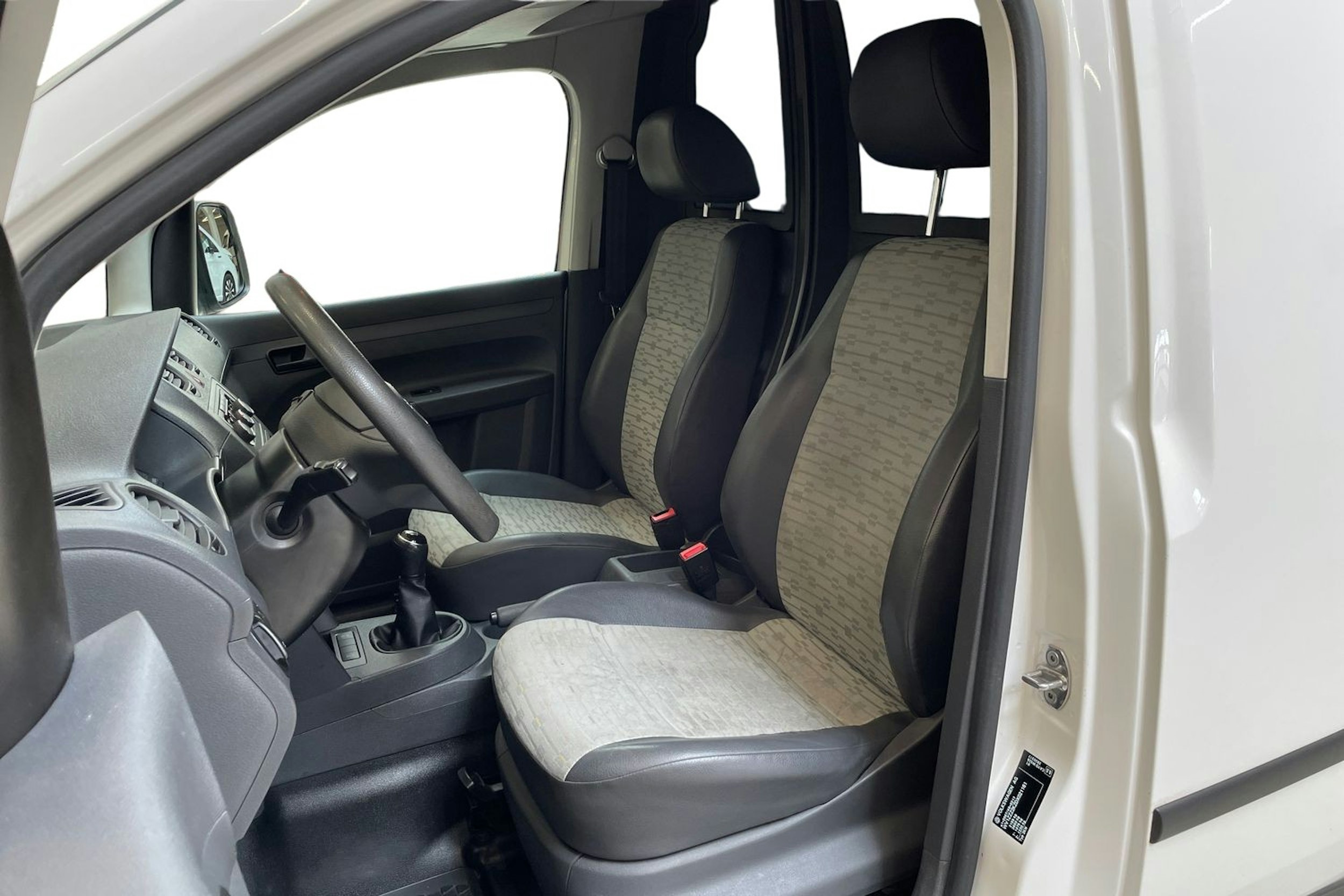 valkoinen Volkswagen Caddy 2012 kuva 7.