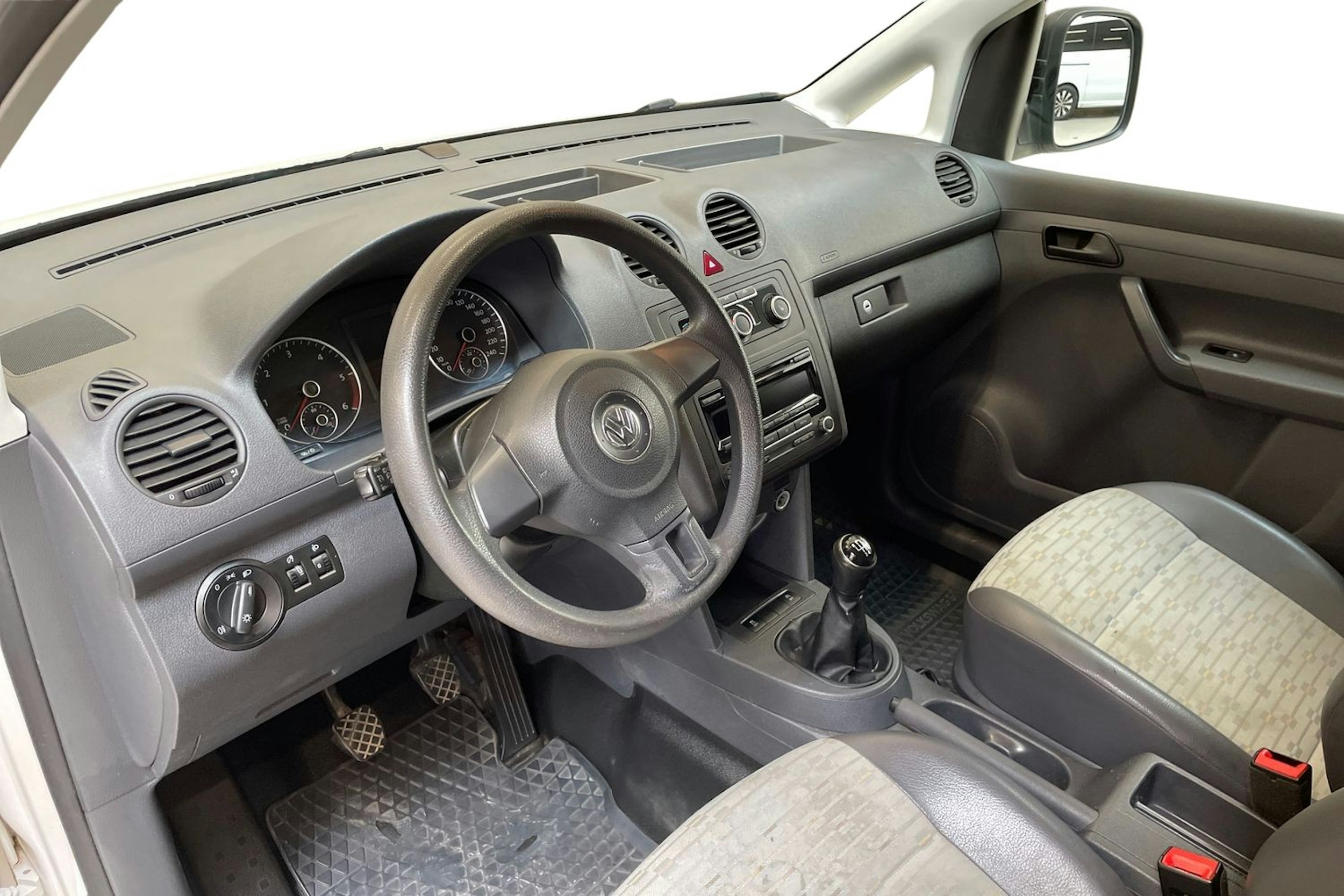 valkoinen Volkswagen Caddy 2012 kuva 9.
