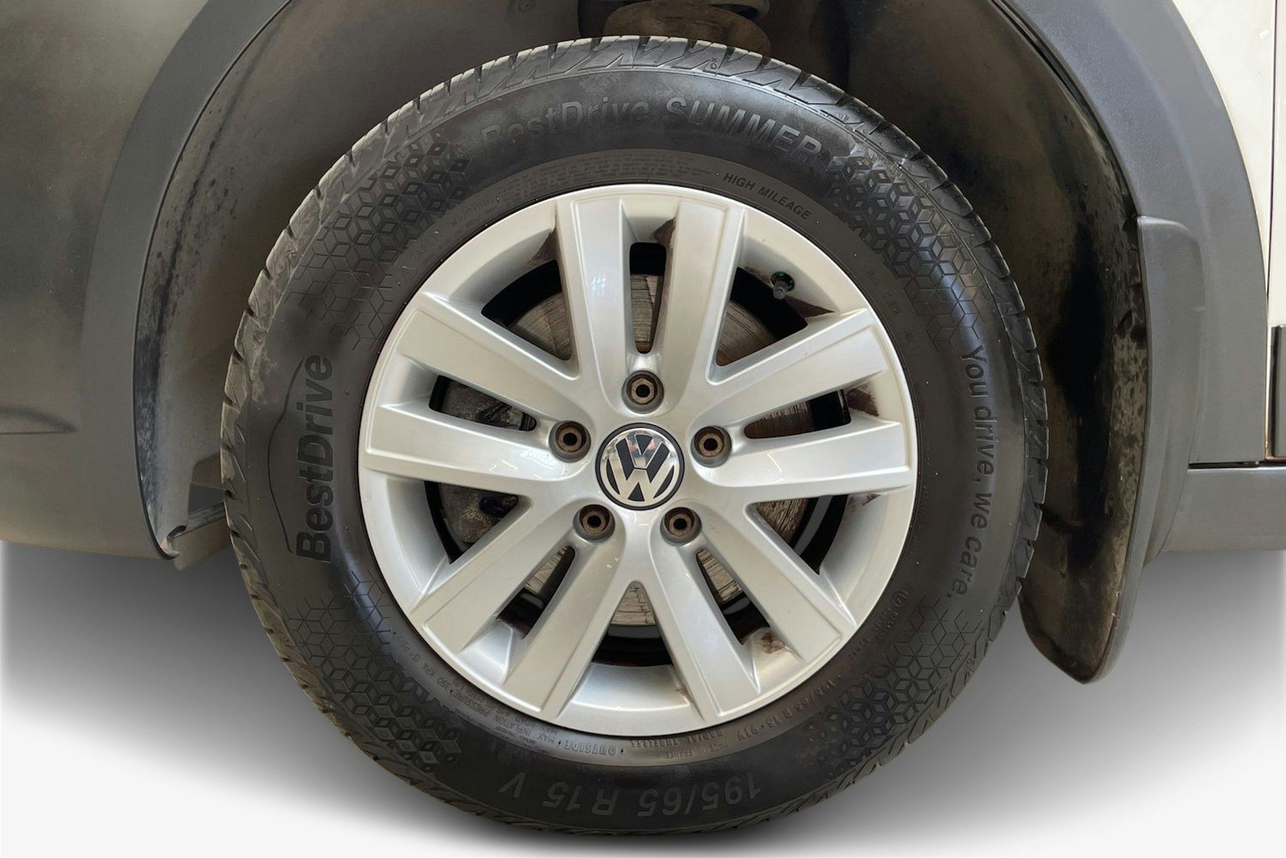 valkoinen Volkswagen Caddy 2012 kuva 11.