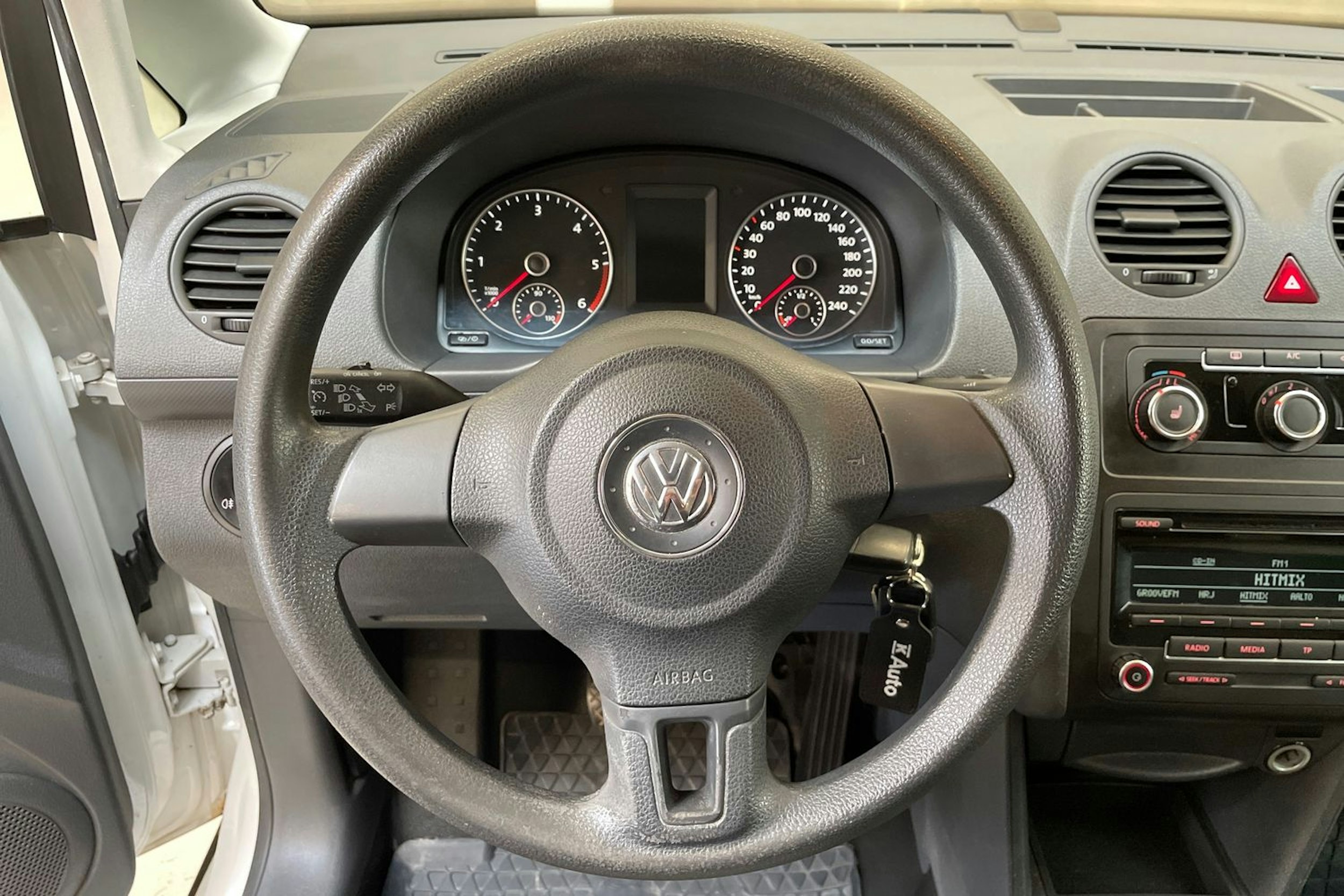 valkoinen Volkswagen Caddy 2012 kuva 17.