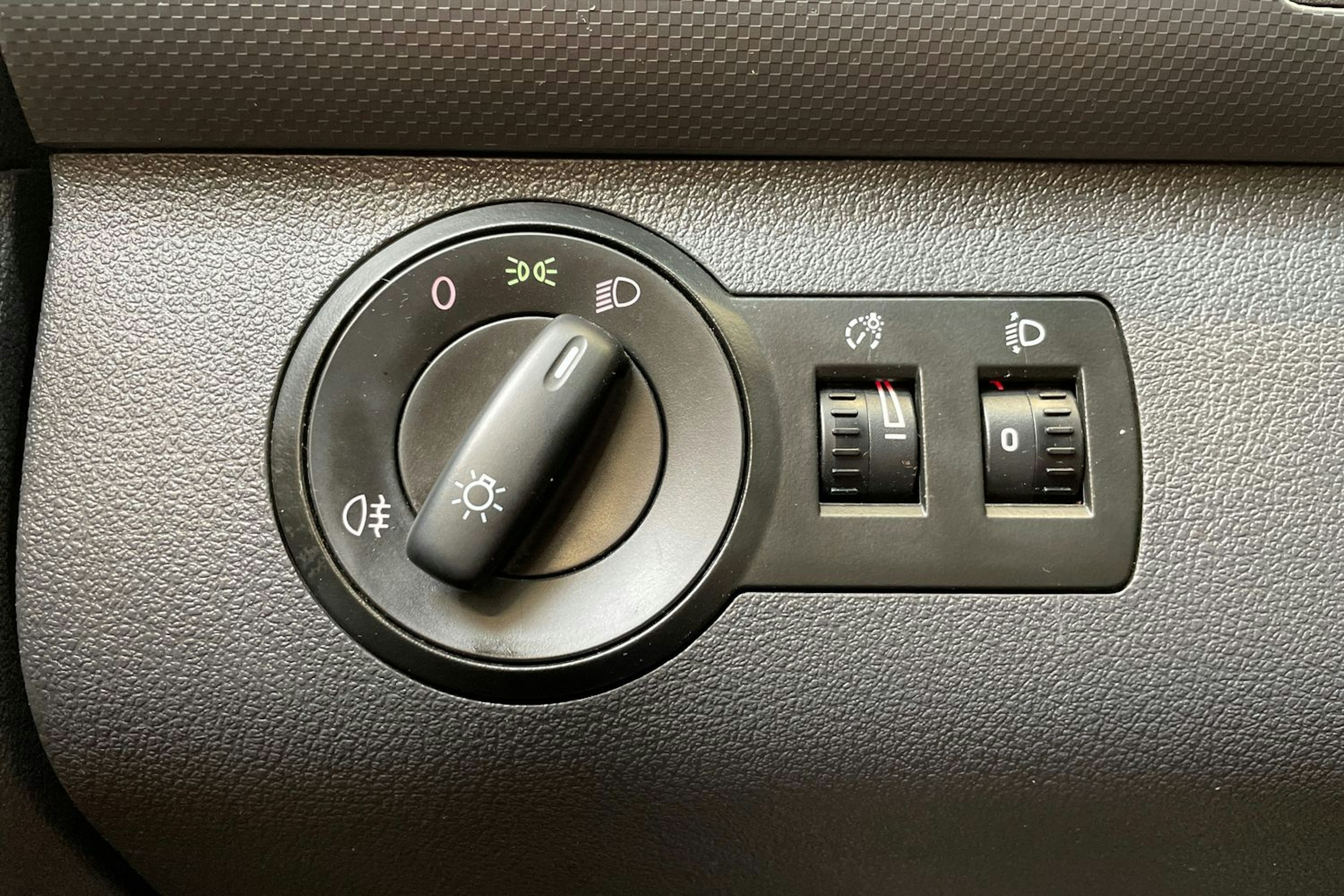 valkoinen Volkswagen Caddy 2012 kuva 21.