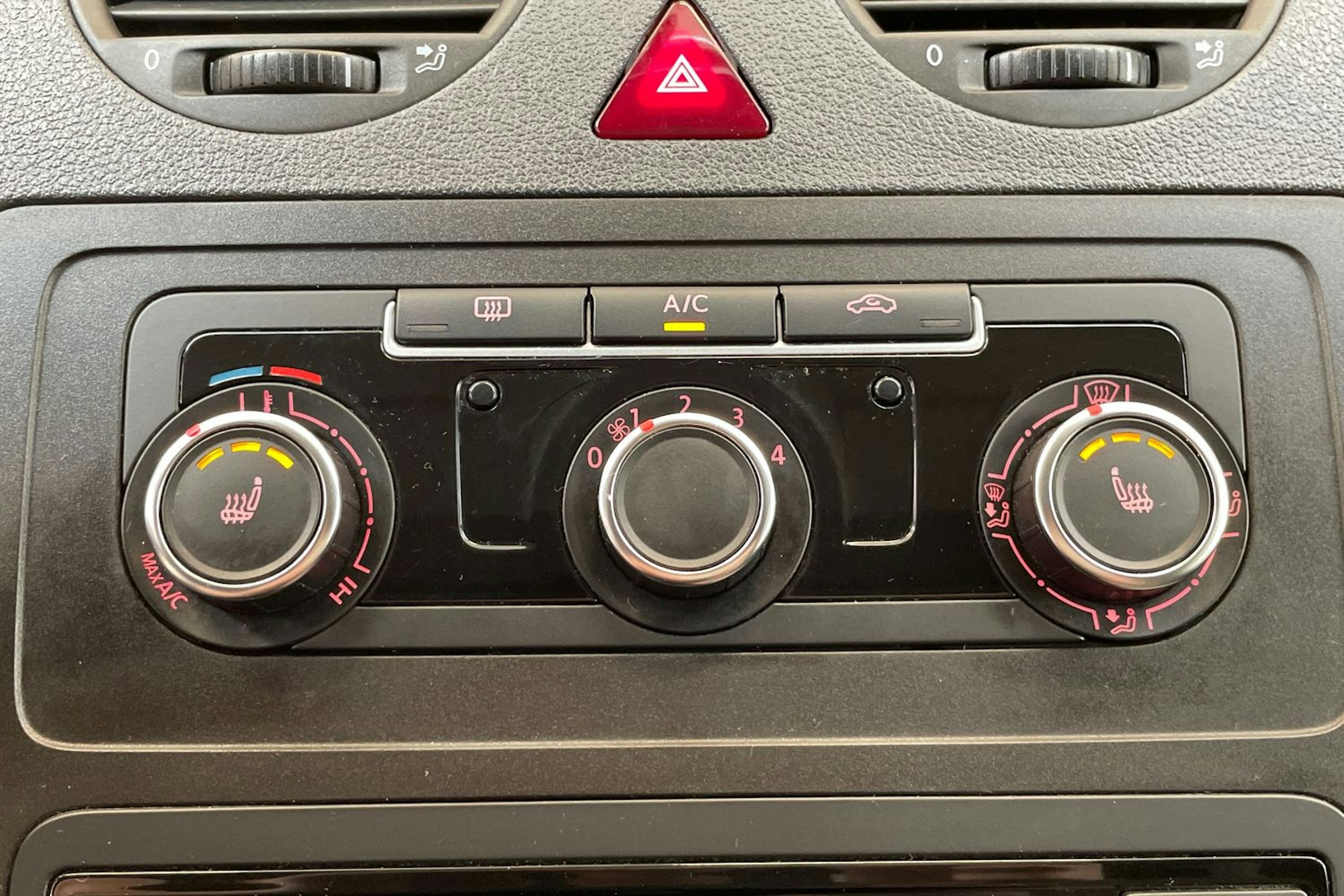 valkoinen Volkswagen Caddy 2012 kuva 22.