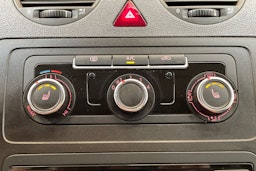valkoinen Volkswagen Caddy 2012 kuva 22.
