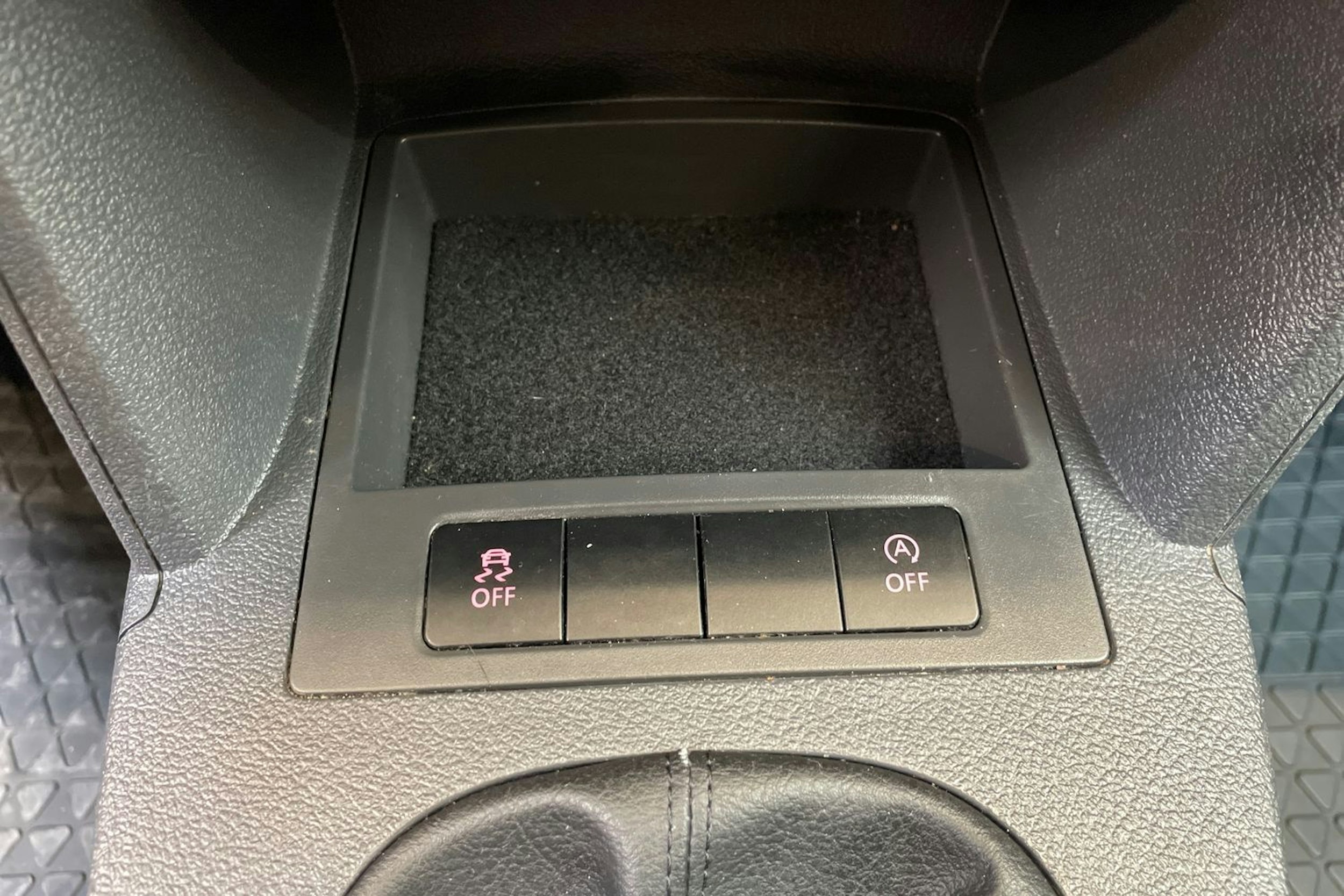 valkoinen Volkswagen Caddy 2012 kuva 25.