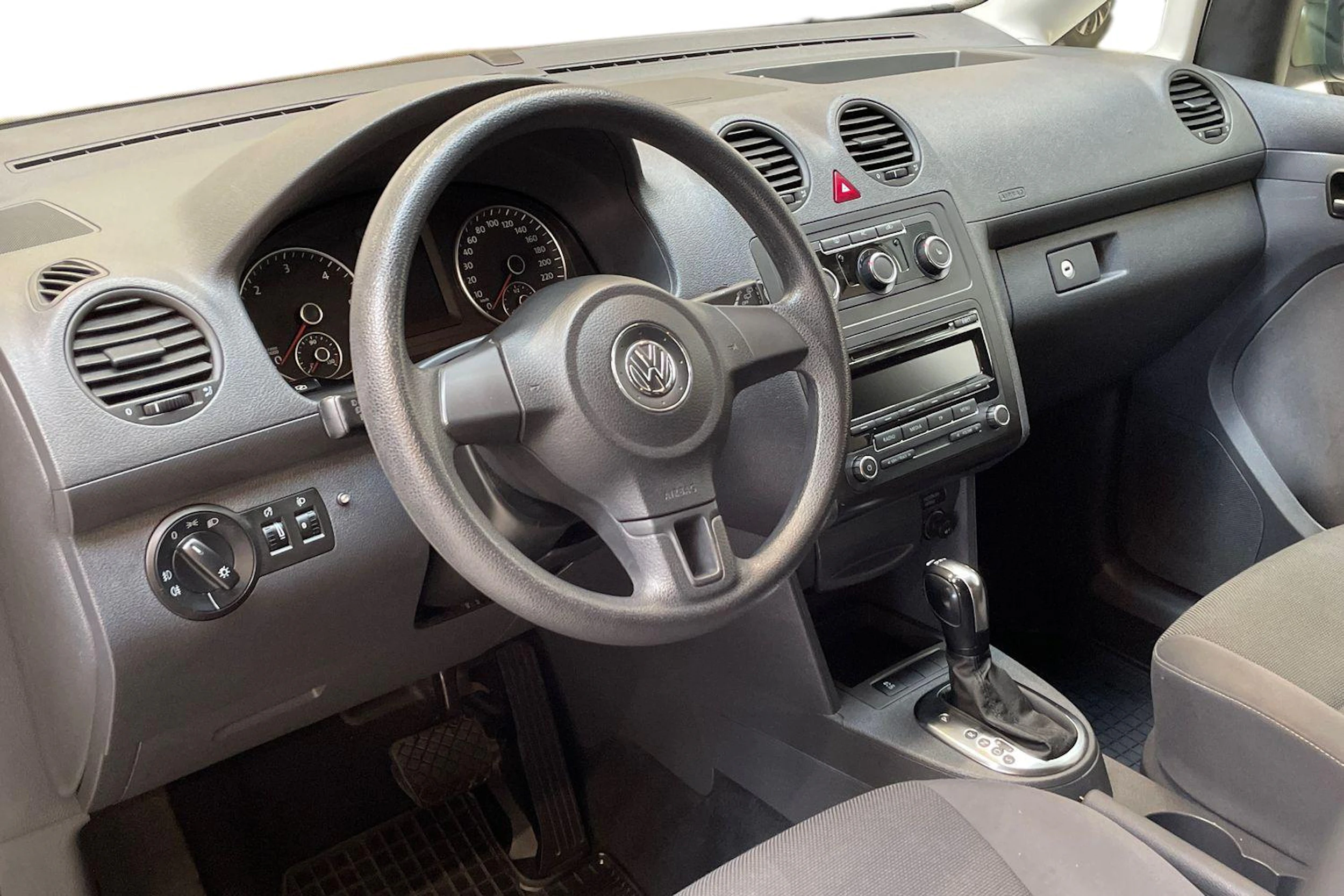 vihreä Volkswagen Caddy 2012 kuva 9.