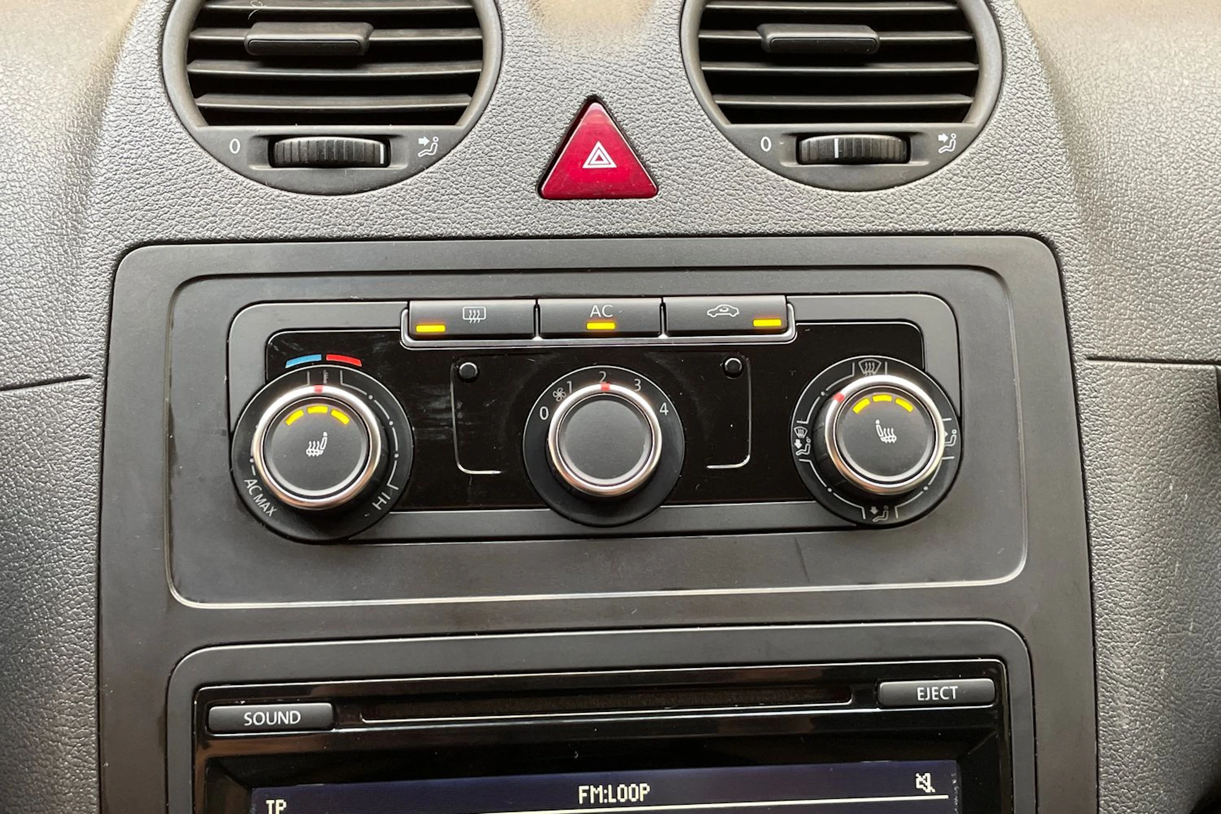 vihreä Volkswagen Caddy 2012 kuva 19.