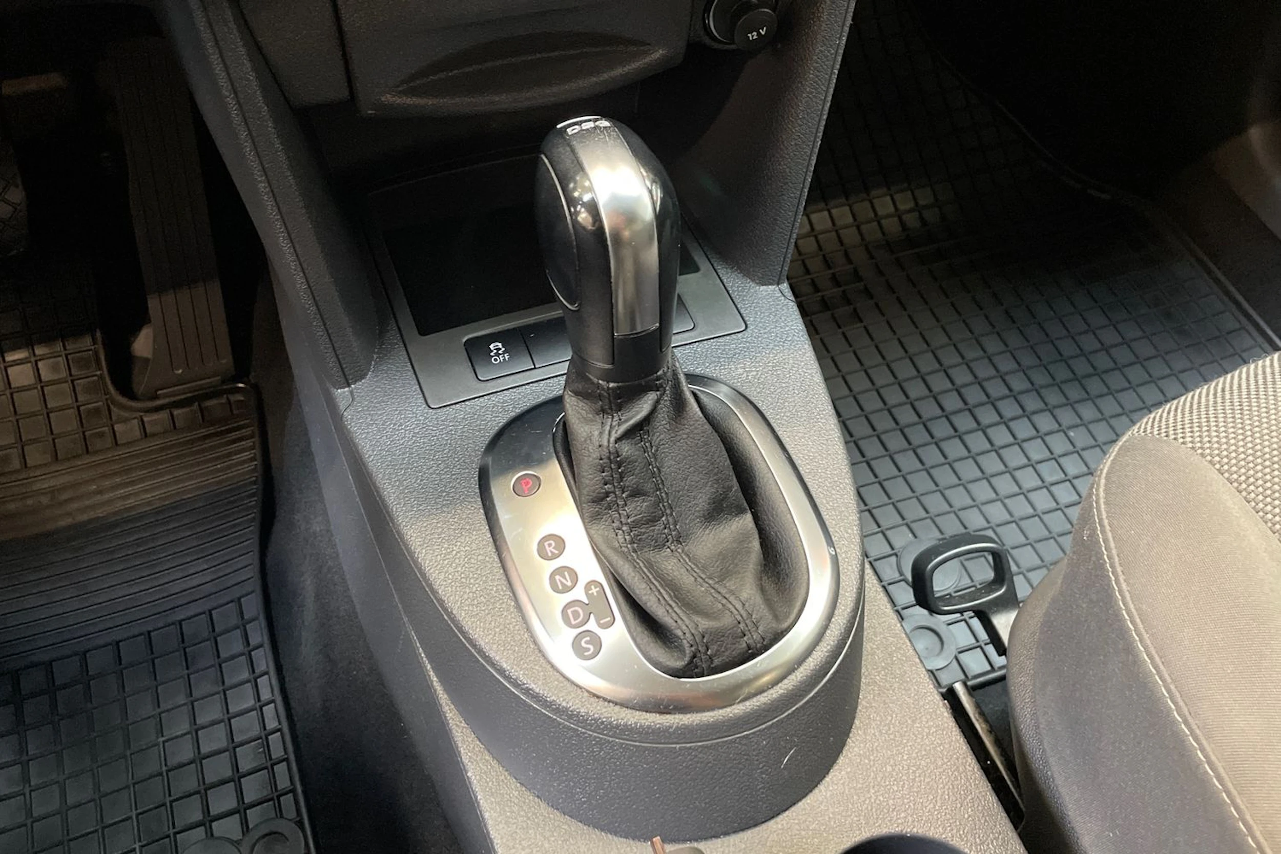 vihreä Volkswagen Caddy 2012 kuva 23.