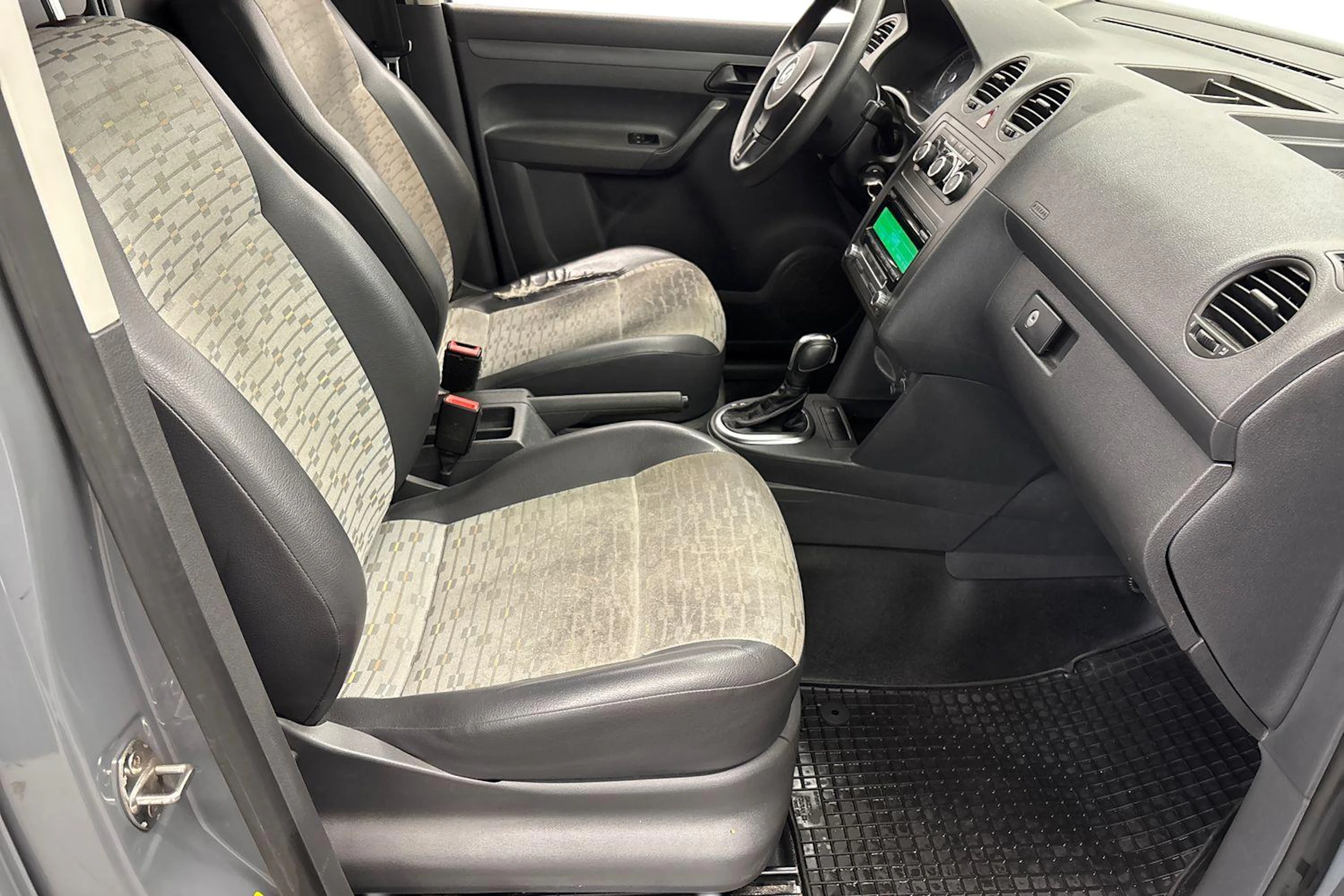 harmaa Volkswagen Caddy 2012 kuva 11.