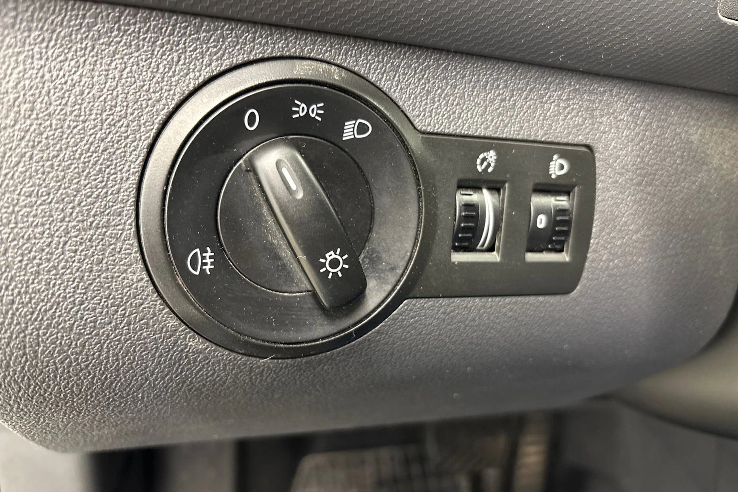 harmaa Volkswagen Caddy 2012 kuva 18.