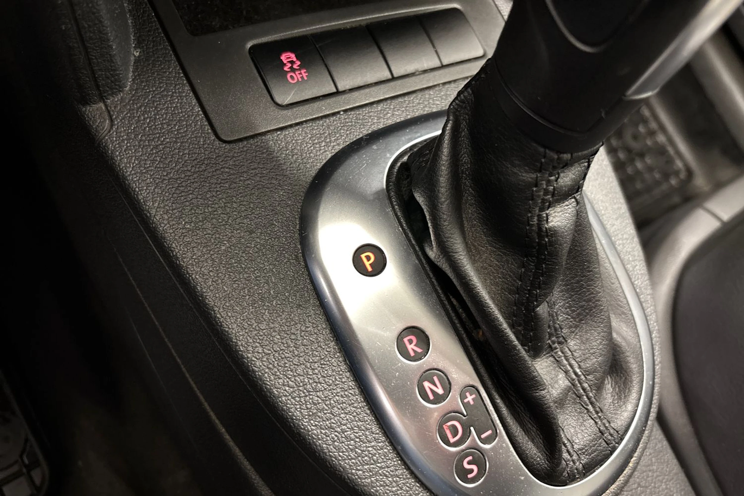 harmaa Volkswagen Caddy 2012 kuva 21.