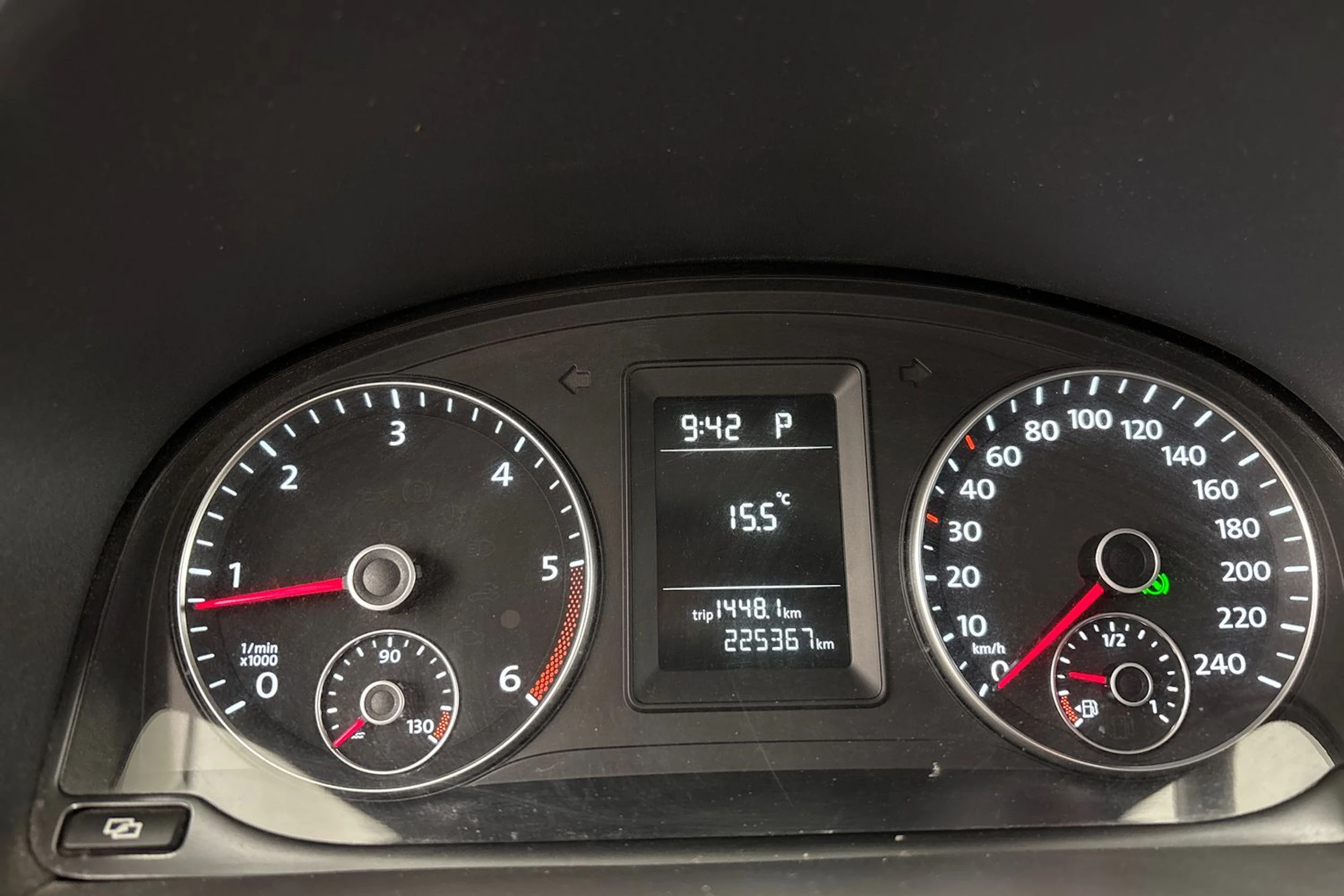 harmaa Volkswagen Caddy 2012 kuva 24.