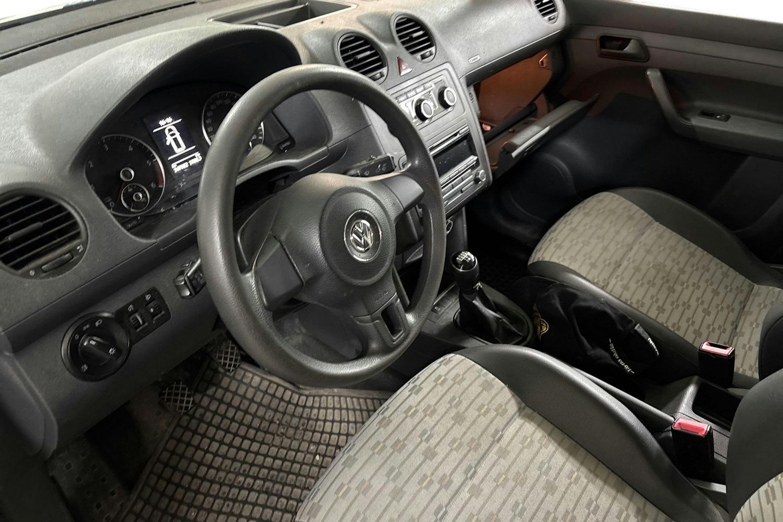 valkoinen Volkswagen Caddy 2012 kuva 3.