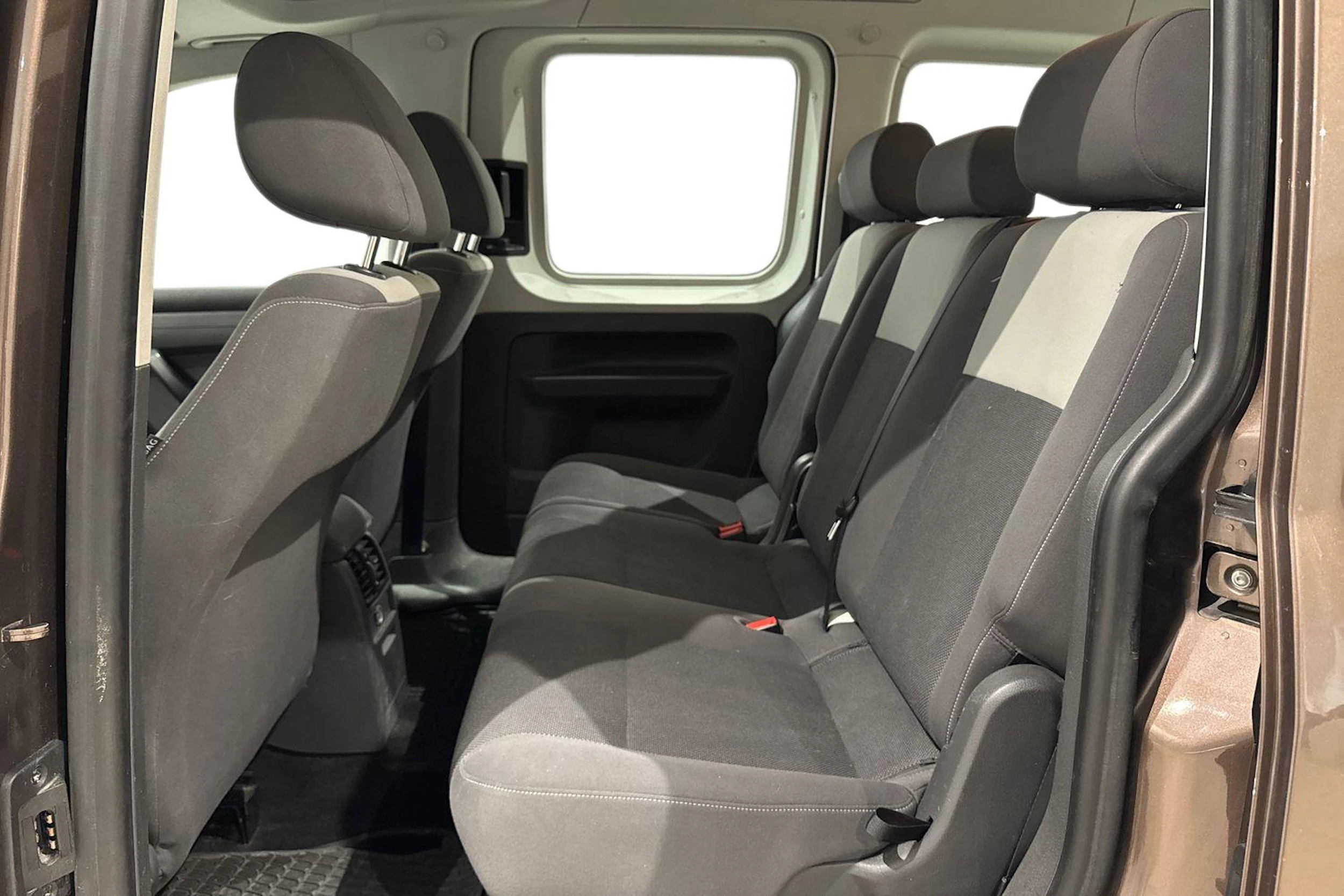 ruskea (beige) Volkswagen Caddy 2013 kuva 8.