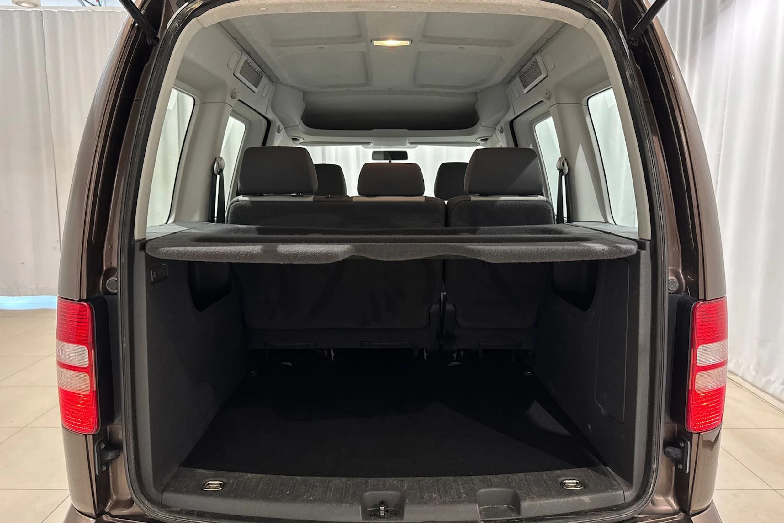 ruskea (beige) Volkswagen Caddy 2013 kuva 11.